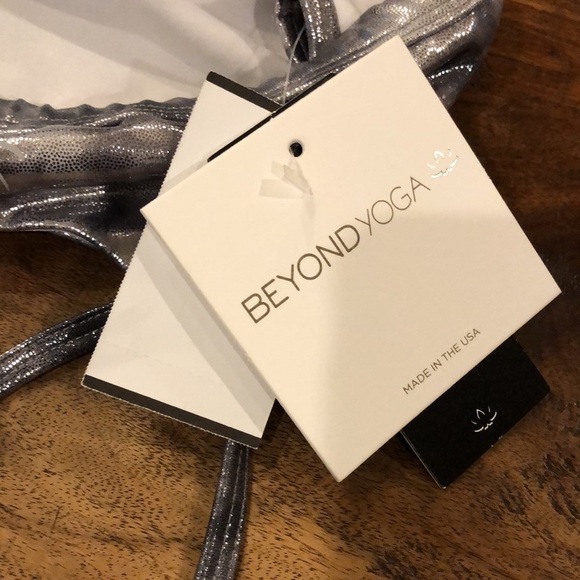 Beyond Yoga Racerback Bra in Foil Tie Dye XS - Picture 3 of 9